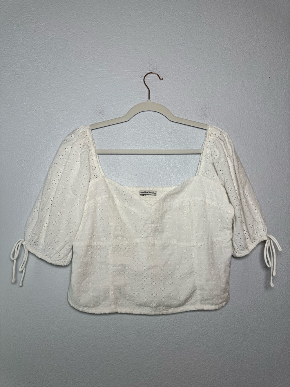 Abercrombie & Fitch White Eyelet Puff Sleeve Crop Blouse